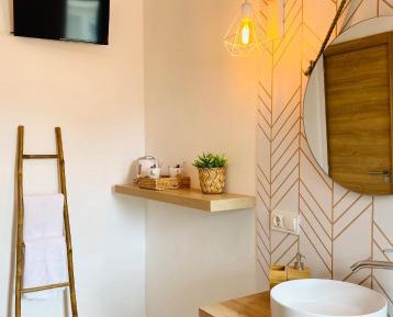Standard Double Room with Bunk Bed and Shared Bathroom