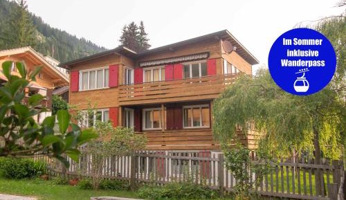 Apartment with Mountain View