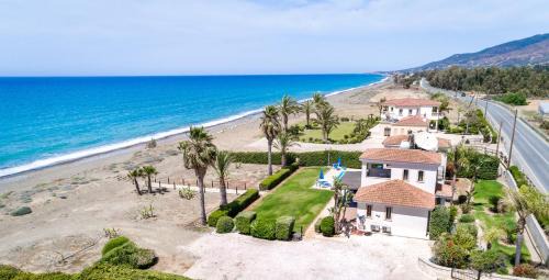 Villa - Beach Front