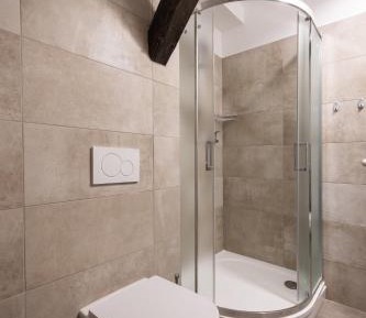 Apartment with Shower