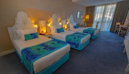 Large Triple Room with Three Single Beds - Non-Smoking