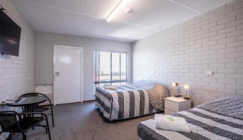 Double or Twin Room with Sea View