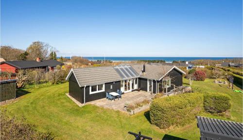 Three-Bedroom Holiday Home 