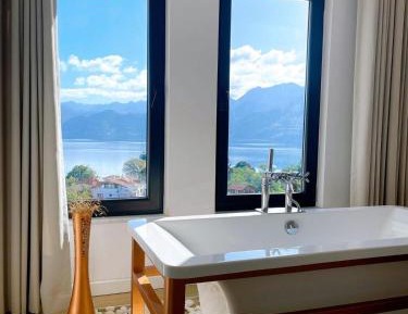 King Room with Spa Bath