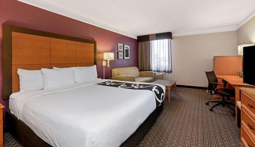 Deluxe King Suite