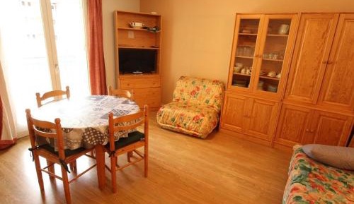 Apartment (6 Adults)