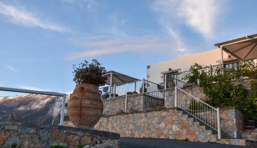 Apartment with Mountain View