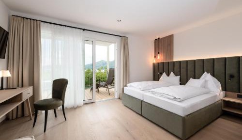 New Double Room with Balcony and Lake View