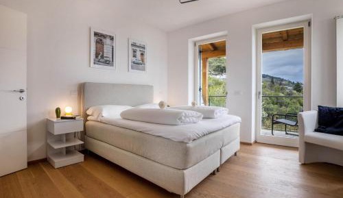 Superior One-Bedroom Apartment with Balcony