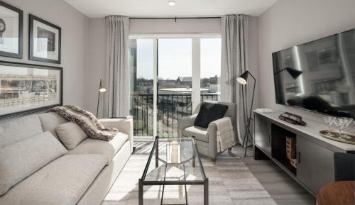 Deluxe One-Bedroom Apartment