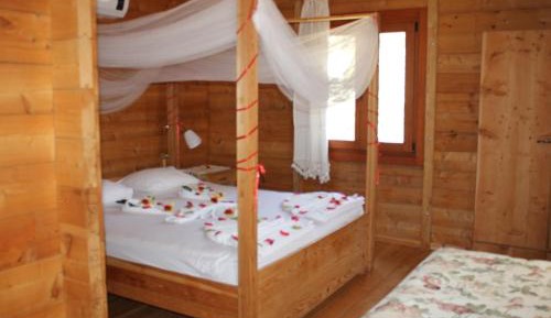 Deluxe Bungalow with Garden View