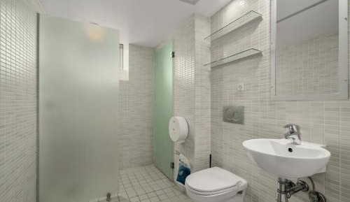 Standard 8-Bed Room