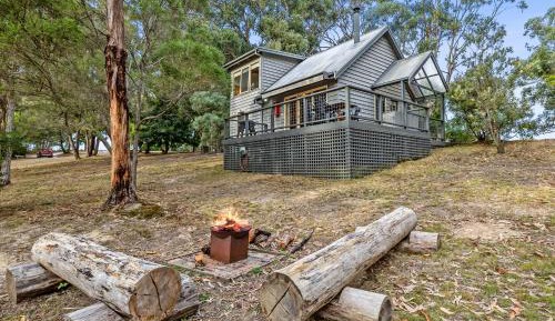 Sunrise Two-Bedroom Cottage with Spa Bath