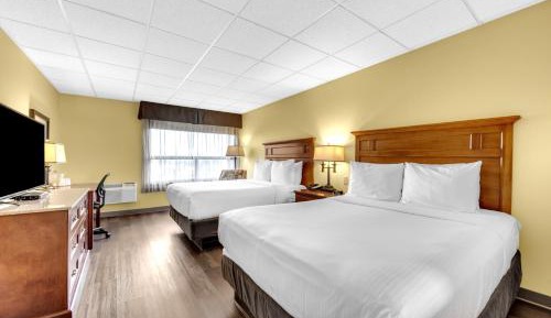 Queen Room with Two Queen Beds - Pet Friendly