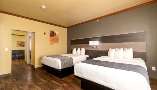 Queen Suite with Two Queen Beds