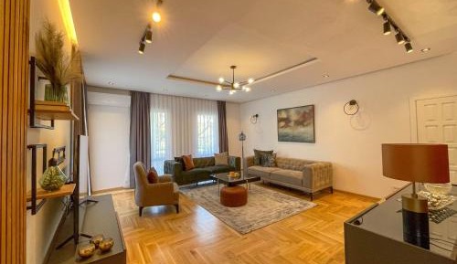 King Suite with Pool View