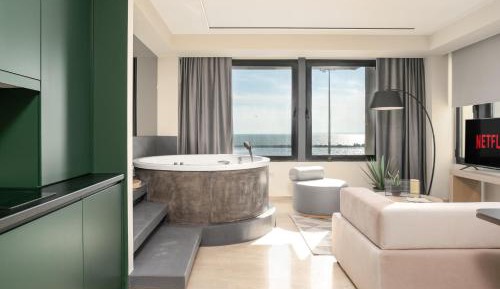 Suite with Spa Bath