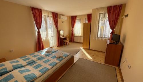 One-Bedroom Suite with Balcony