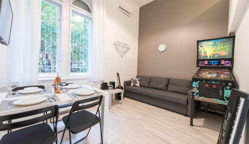 Apartment with Garden View