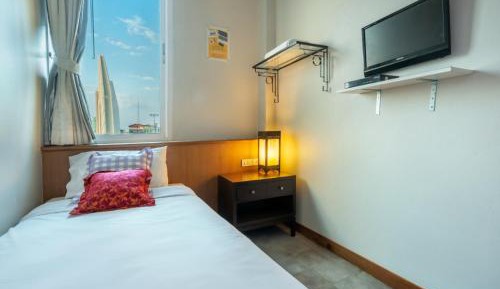 Single Room with Shared Bathroom