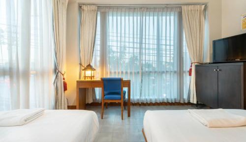 Standard Twin Room with Shared Bathroom