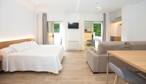 King Studio with Sofa Bed
