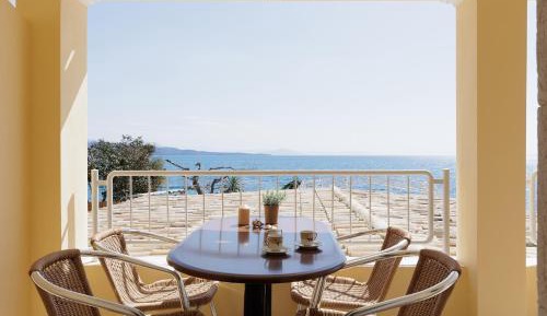 Two-Bedroom Apartment with Sea View Balcony