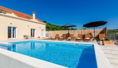 Three-Bedroom Villa with Terrace and Swimming Pool