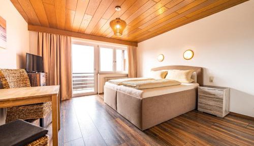 Double Room with comfort box-spring bed 