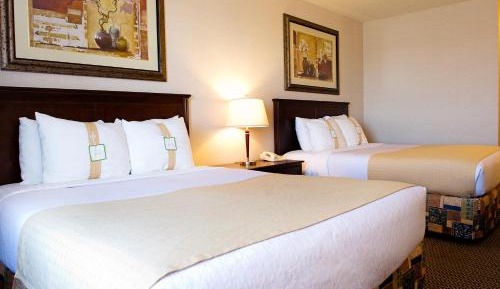 Queen Room with Two Queen Beds and Mobility Accessible Bathtub