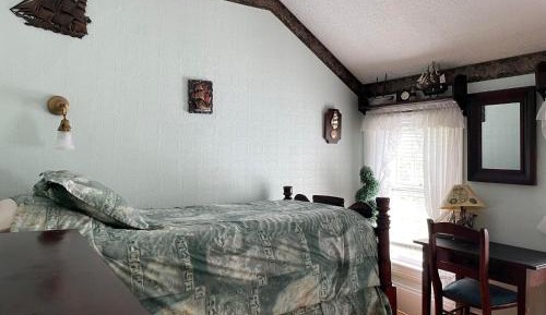 Single Room with Private Bathroom