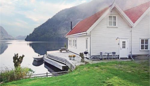 Three-Bedroom Holiday Home 