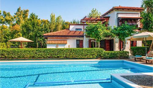 Three-Bedroom Holiday Home 