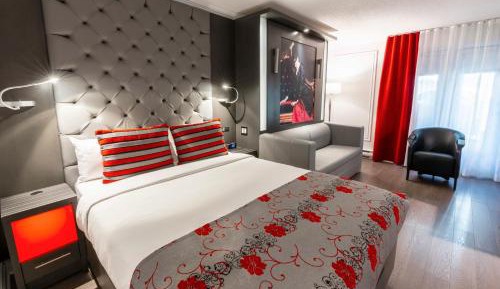 Interior Balcony Room, 1 Queen Bed and 1 Queen Murphy Bed