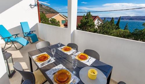 Two Bedroom Apartment with Balcony and Sea View
