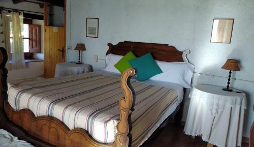 Deluxe Room (2 Adults + 1 Child)
