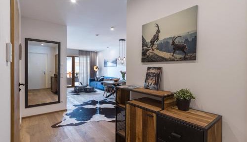 Apartment with Mountain View