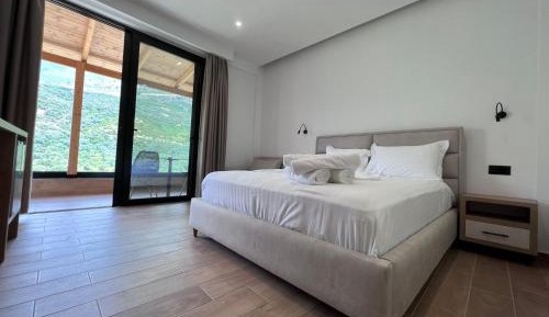 Suite with Mountain View