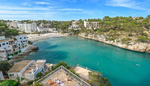 Superior Double Room with Sea View (2 Adults + 1 Child)