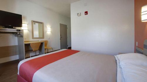 Queen Room - Disability Access - Non-Smoking