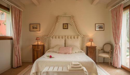 Double Room with Pool View