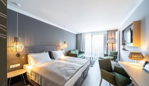 Deluxe Double or Twin Room with Balcony