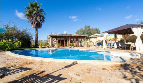 Three-Bedroom Holiday Home 