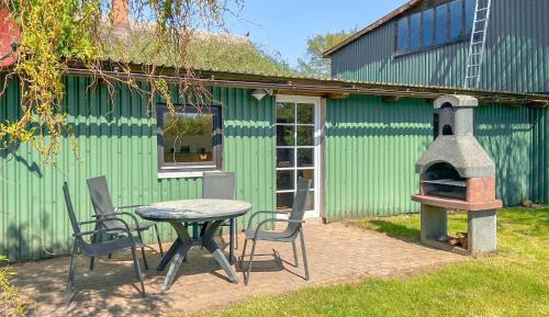One-Bedroom Holiday Home