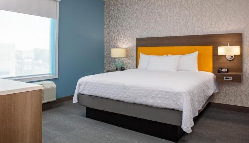 One-Bedroom King Suite - Non-Smoking