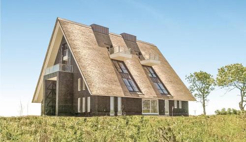 Ten-Bedroom Holiday Home