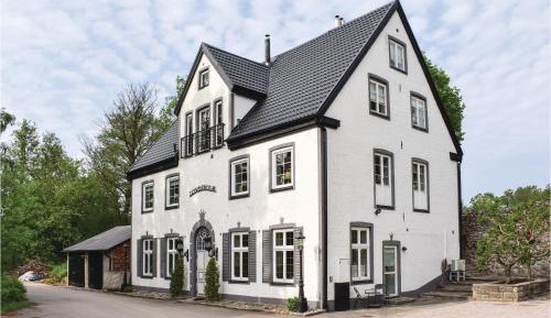 Seven-Bedroom Holiday Home