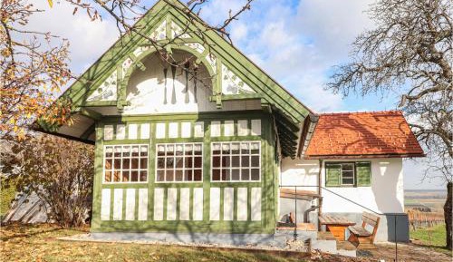 One-Bedroom Holiday Home