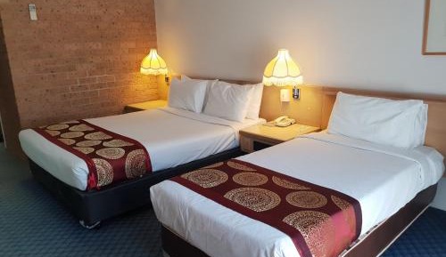 Standard Queen & Single Room