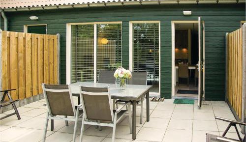 One-Bedroom Holiday Home